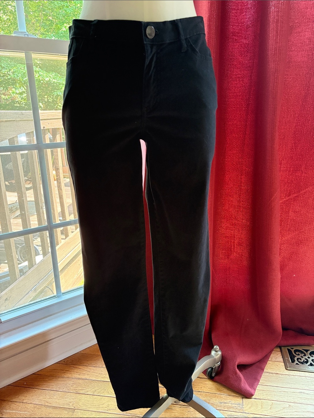 Juicy Couture Black velvet like Skinny Jeans, size 6